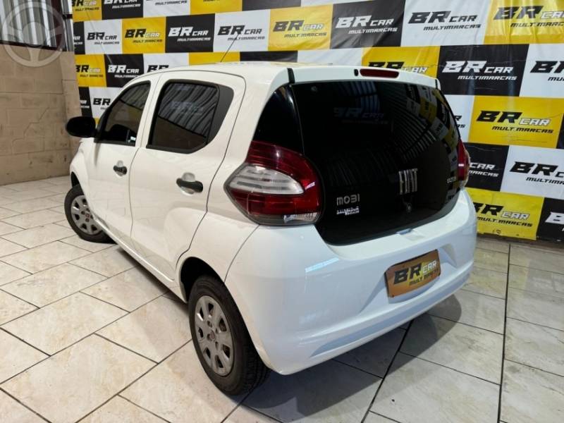 FIAT - MOBI 1.0 8V EVO FLEX EASY MANUAL - 2016/2017 - BRANCA - R$ 32.900,00