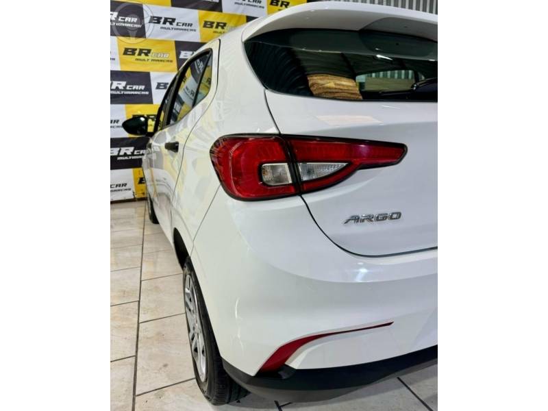 FIAT - ARGO 1.0 FIREFLY FLEX 4P MANUAL - 2022/2023 - BRANCA - R$ 62.900,00