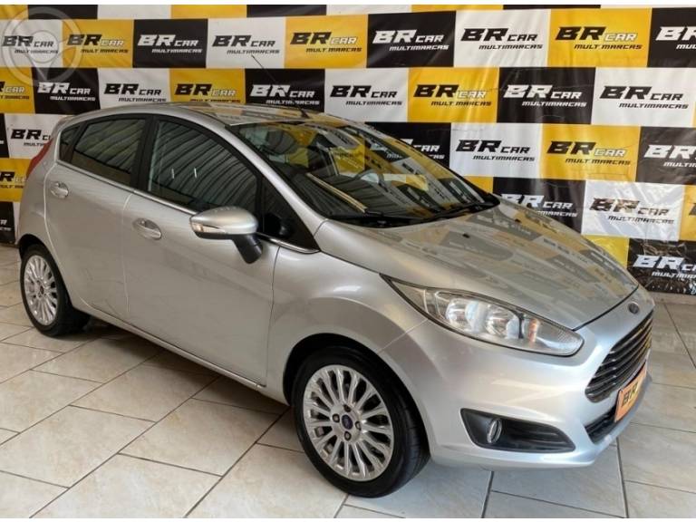 FORD - FIESTA 1.6 TITANIUM HATCH 16V FLEX 4P AUTOMÁTICO - 2014/2015 - PRATA - R$ 49.900,00