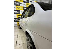 CHEVROLET - CLASSIC 1.0 MPFI LS 8V FLEX 4P MANUAL - 2015/2015 - BRANCA - R$ 30.900,00