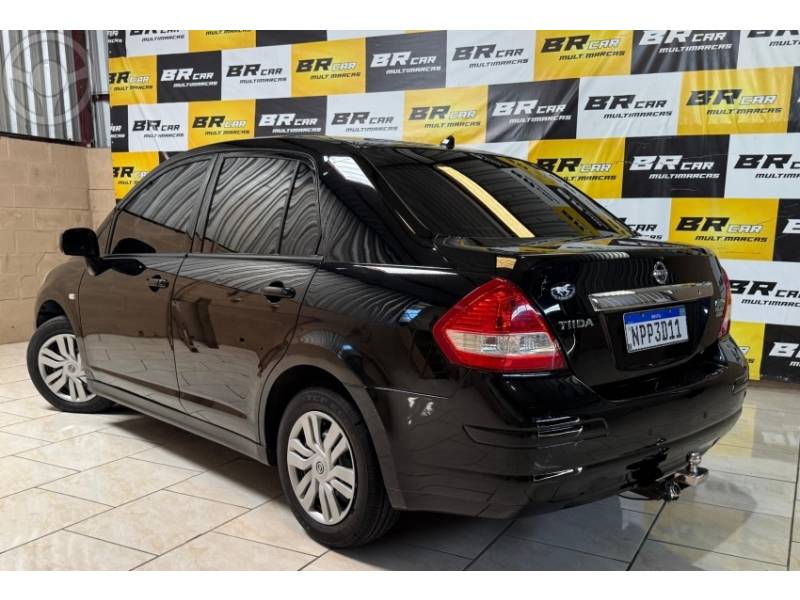 NISSAN - TIIDA 1.8 SEDAN 16V FLEX 4P MANUAL - 2011/2012 - PRETA - R$ 30.900,00