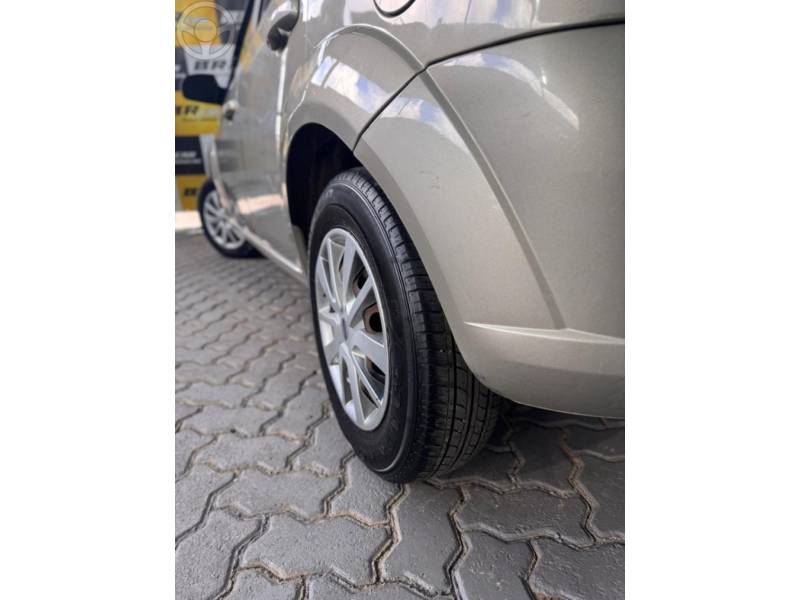 FORD - FIESTA 1.6 MPI CLASS HATCH 8V FLEX 4P MANUAL - 2013/2013 - PRATA - R$ 32.900,00