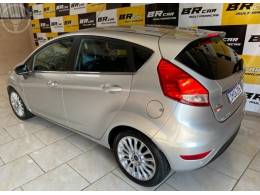 FORD - FIESTA 1.6 TITANIUM HATCH 16V FLEX 4P AUTOMÁTICO - 2014/2015 - PRATA - R$ 49.900,00