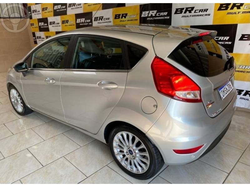 FORD - FIESTA 1.6 TITANIUM HATCH 16V FLEX 4P AUTOMÁTICO - 2014/2015 - PRATA - R$ 49.900,00