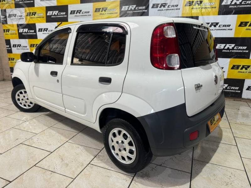 FIAT - UNO 1.0 EVO VIVACE 8V FLEX 4P MANUAL - 2011/2012 - BRANCA - R$ 29.900,00