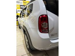 RENAULT - DUSTER 1.6 DYNAMIQUE 4X2 16V FLEX 4P MANUAL - 2012/2013 - BRANCA - R$ 49.900,00