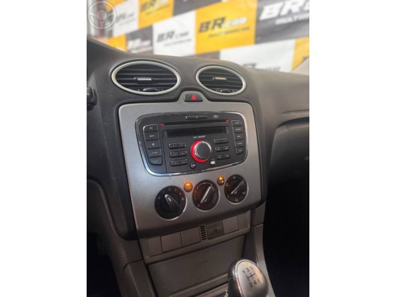 FORD - FOCUS 1.6 GL SEDAN 16V FLEX 4P MANUAL - 2011/2011 - BRANCA - R$ 35.900,00