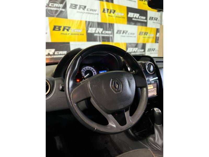 RENAULT - DUSTER 1.6 DYNAMIQUE 4X2 16V FLEX 4P MANUAL - 2016/2017 - VERMELHA - R$ 65.900,00