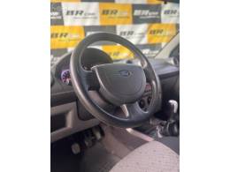 FORD - FIESTA 1.6 ROCAM SE PLUS HATCH 8V FLEX 4P MANUAL - 2013/2014 - BRANCA - R$ 36.900,00
