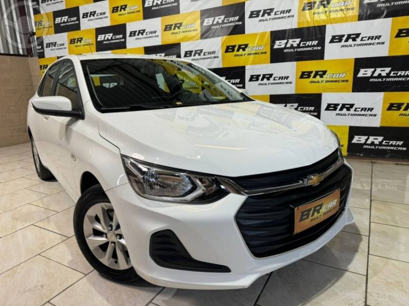 CHEVROLET - ONIX 1.0 LT 12V FLEX 4P MANUAL - 2022/2023 - BRANCA - R$ 72.900,00