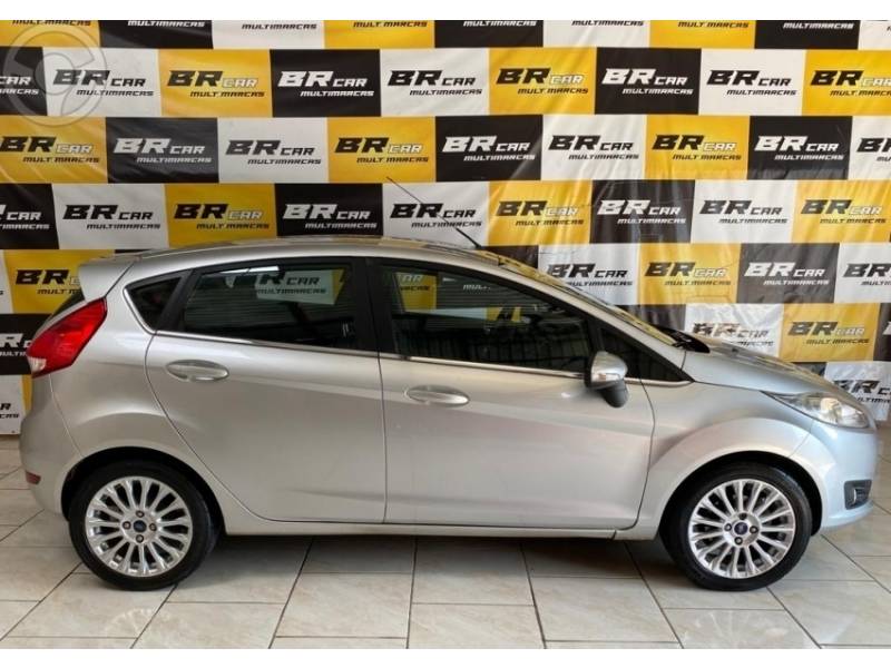 FORD - FIESTA 1.6 TITANIUM HATCH 16V FLEX 4P AUTOMÁTICO - 2014/2015 - PRATA - R$ 49.900,00