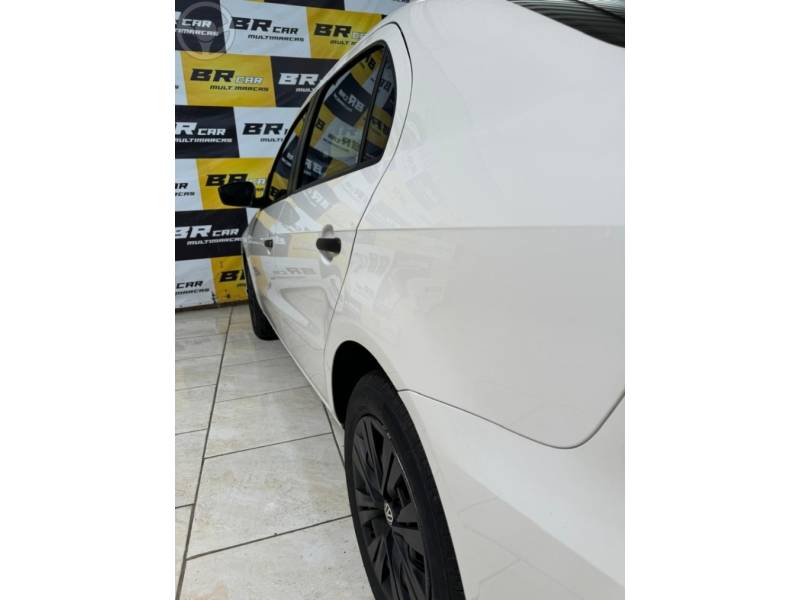 VOLKSWAGEN - VOYAGE 1.6 MSI TOTALFLEX 8V 4P MANUAL - 2019/2020 - BRANCA - R$ 54.900,00