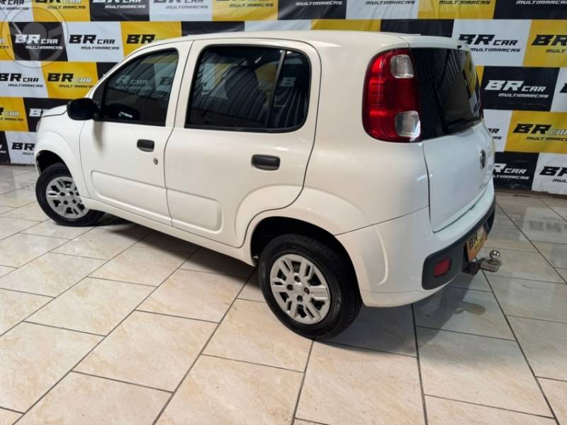 FIAT - UNO 1.0 EVO VIVACE 8V FLEX 4P MANUAL - 2014/2014 - BRANCA - R$ 31.900,00