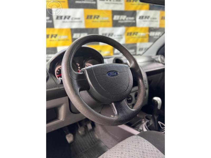 FORD - FIESTA 1.6 MPI CLASS HATCH 8V FLEX 4P MANUAL - 2013/2013 - PRATA - R$ 32.900,00