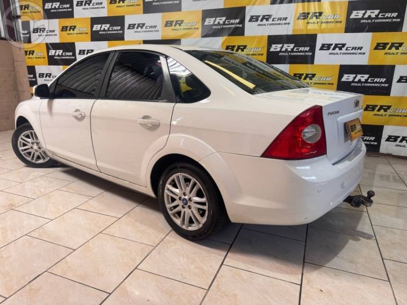 FORD - FOCUS 1.6 GL SEDAN 16V FLEX 4P MANUAL - 2011/2011 - BRANCA - R$ 35.900,00