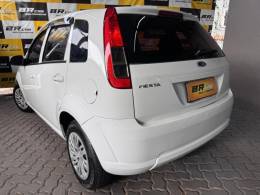 FORD - FIESTA 1.6 ROCAM SE PLUS HATCH 8V FLEX 4P MANUAL - 2013/2014 - BRANCA - R$ 36.900,00