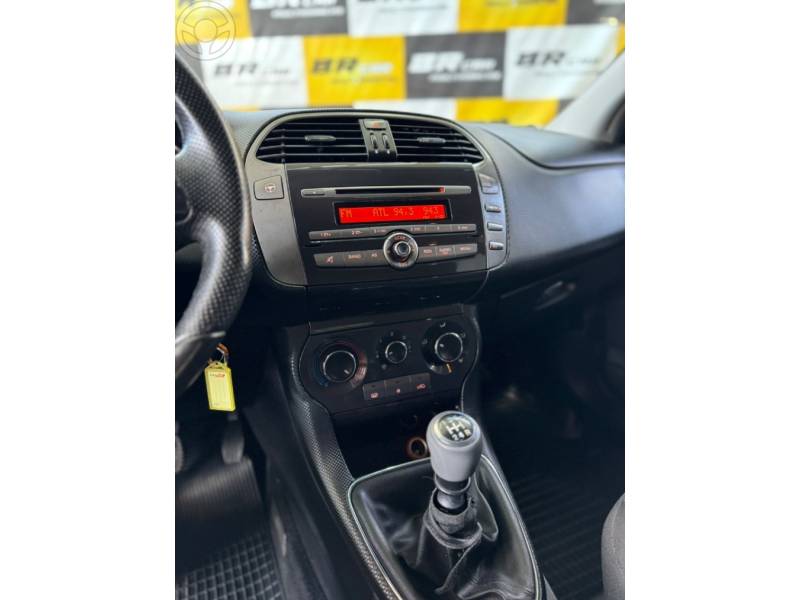FIAT - BRAVO 1.8 ESSENCE 16V FLEX 4P MANUAL - 2014/2014 - VERMELHA - R$ 38.900,00