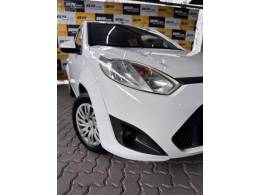 FORD - FIESTA 1.6 ROCAM SE PLUS HATCH 8V FLEX 4P MANUAL - 2013/2014 - BRANCA - R$ 36.900,00