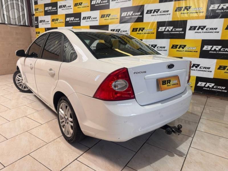 FORD - FOCUS 1.6 GL SEDAN 16V FLEX 4P MANUAL - 2011/2011 - BRANCA - R$ 35.900,00